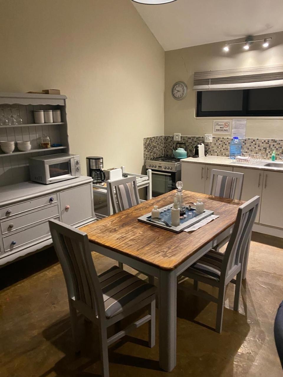 Lola'S Self Catering Accommodation كلارينس المظهر الخارجي الصورة